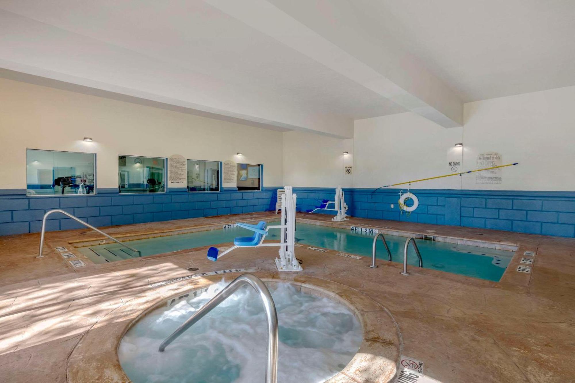 Comfort Suites Benbrook Kültér fotó